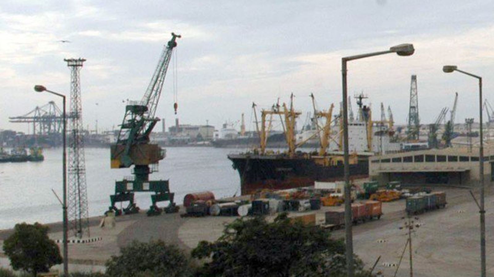 Port Qasim LNG terminal to resume work after plugging leakage | Sui ...